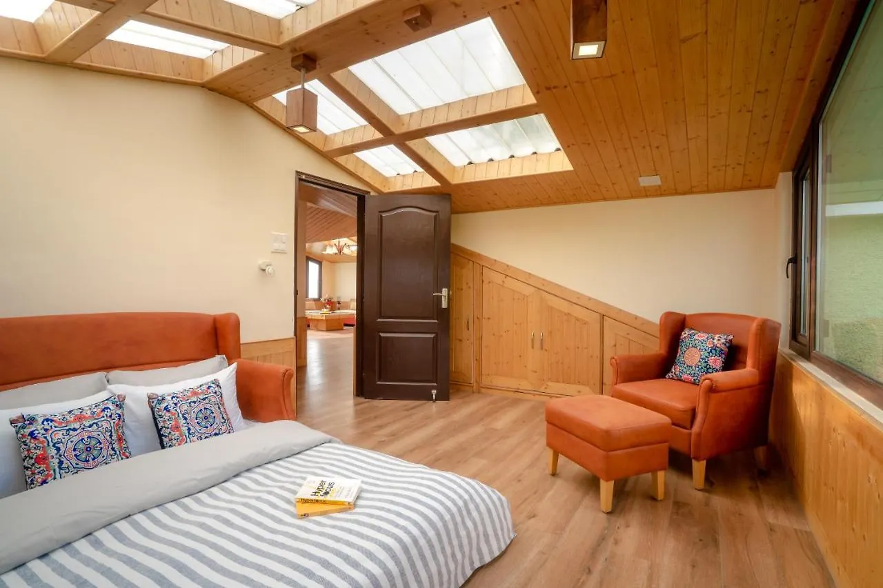 Hostie Mystica-Highest Penthouse With Terrace, Mashobra Apartment Shimla